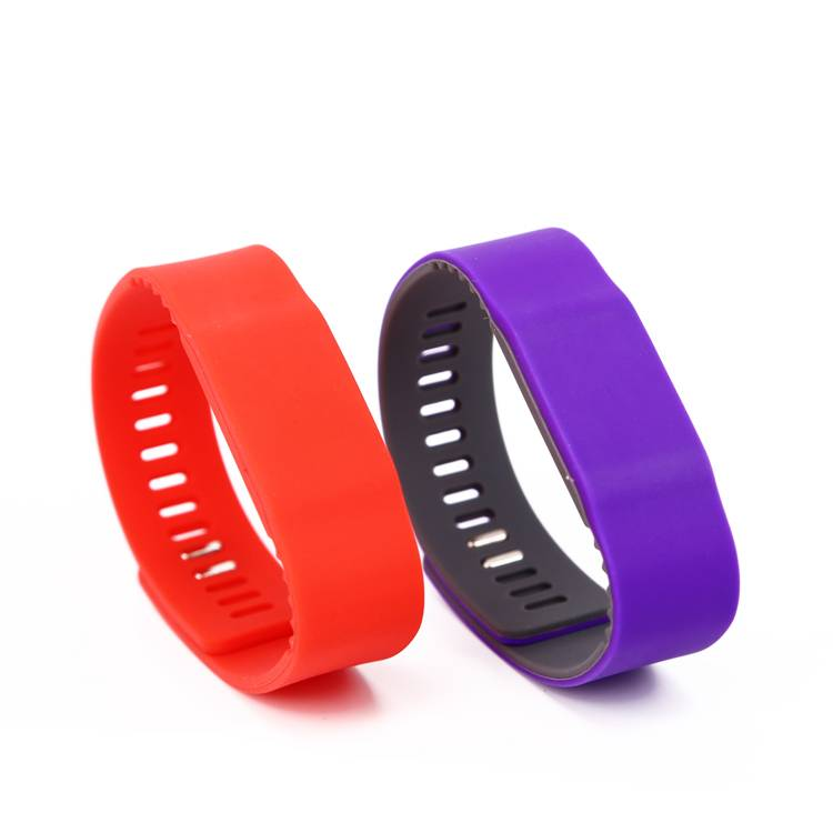 Vòng đeo tay RFID là gì? Bức tranh toàn cảnh công nghệ sẽ như thế nào? vong-tay-silicon