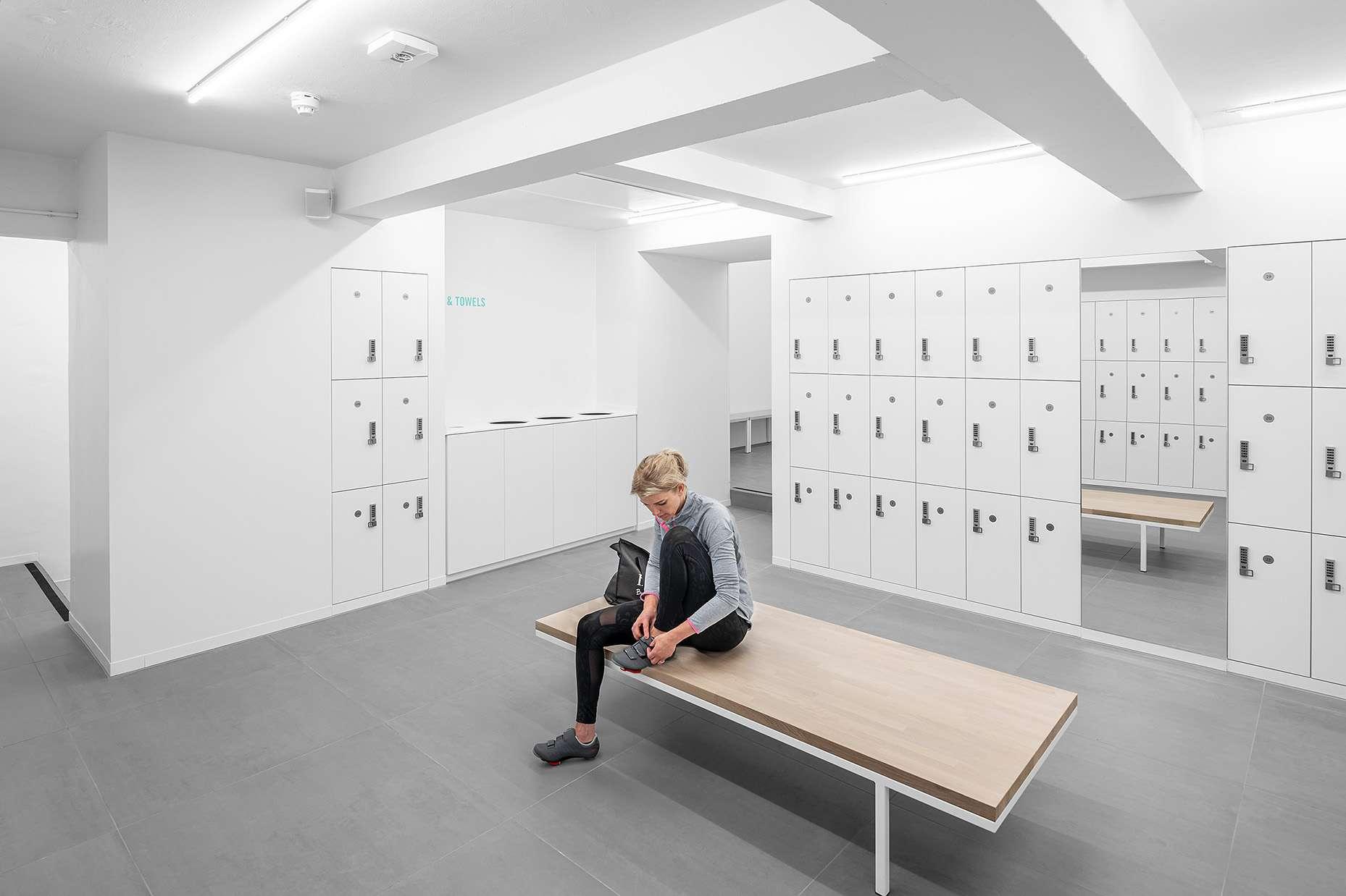 Smart Locker: Giải Pháp Tủ Khóa Thông Minh Đột Phá Cho Doanh Nghiệp và Gia Đình